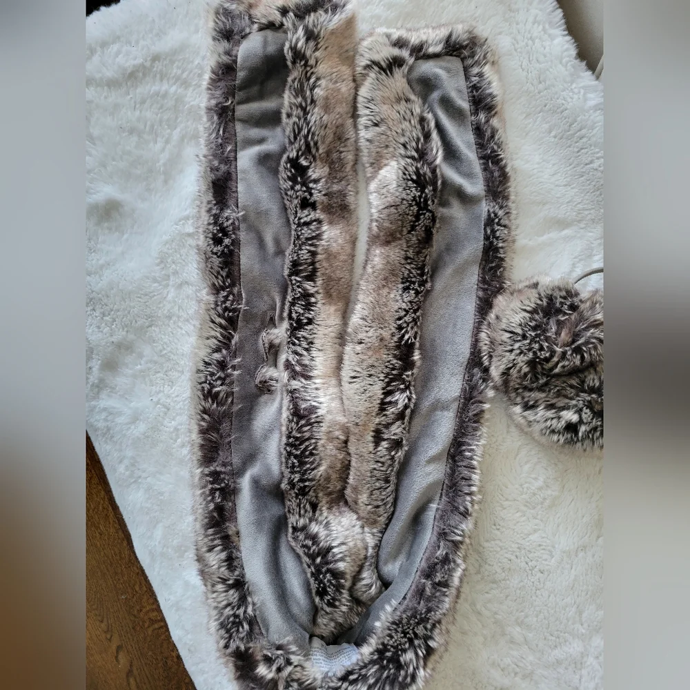 Faux fur stole/scarf with earmuffs 🐻‍❄️ - Picture 2 of 4